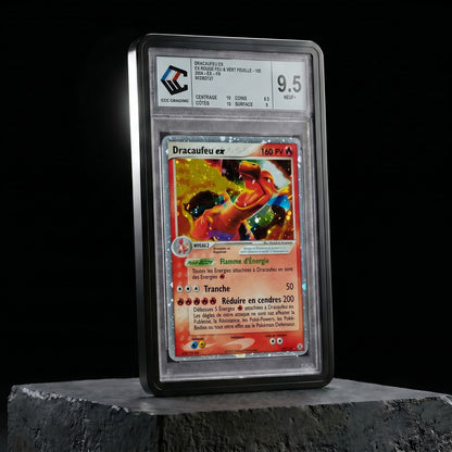 Boîtier de protection premium OBEX Vault en aluminium massif noir et verre haute clarté pour cartes de collection gradées type PSA, Beckett ou PCA.